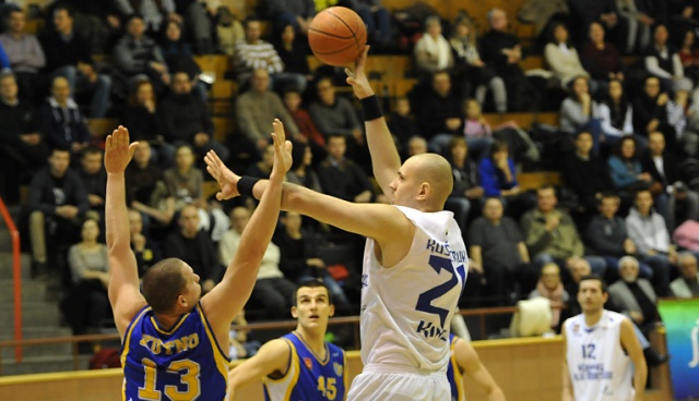 Koszykarze drużyny King Wilki Morskie Szczecin przegrali z AZS-em Polfarmex Kutno 93:95 w kolejnym meczu rozgrywek o mistrzostwo I ligi. Fot. Łukasz Szełemej [Radio Szczecin] Polfarmex lepszy od Wilków Morskich [ZDJĘCIA]