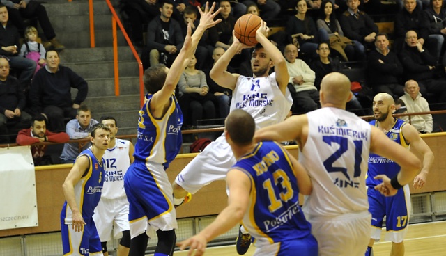 Koszykarze drużyny King Wilki Morskie Szczecin przegrali z AZS-em Polfarmex Kutno 93:95 w kolejnym meczu rozgrywek o mistrzostwo I ligi. Fot. Łukasz Szełemej [Radio Szczecin] Polfarmex lepszy od Wilków Morskich [ZDJĘCIA]