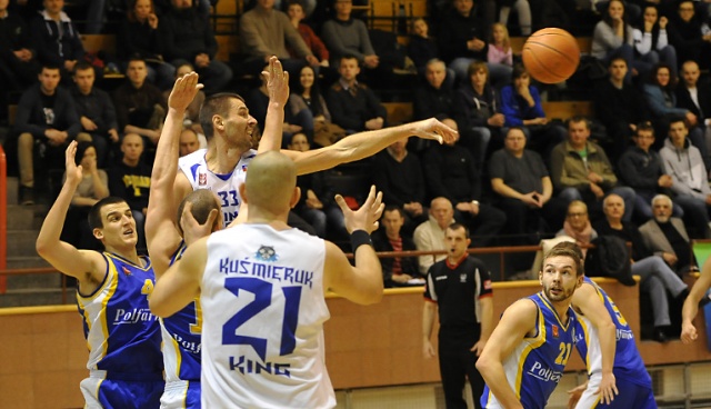 Koszykarze drużyny King Wilki Morskie Szczecin przegrali z AZS-em Polfarmex Kutno 93:95 w kolejnym meczu rozgrywek o mistrzostwo I ligi. Fot. Łukasz Szełemej [Radio Szczecin] Polfarmex lepszy od Wilków Morskich [ZDJĘCIA]