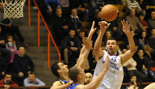 Koszykarze drużyny King Wilki Morskie Szczecin przegrali z AZS-em Polfarmex Kutno 93:95 w kolejnym meczu rozgrywek o mistrzostwo I ligi. Fot. Łukasz Szełemej [Radio Szczecin] Polfarmex lepszy od Wilków Morskich [ZDJĘCIA]