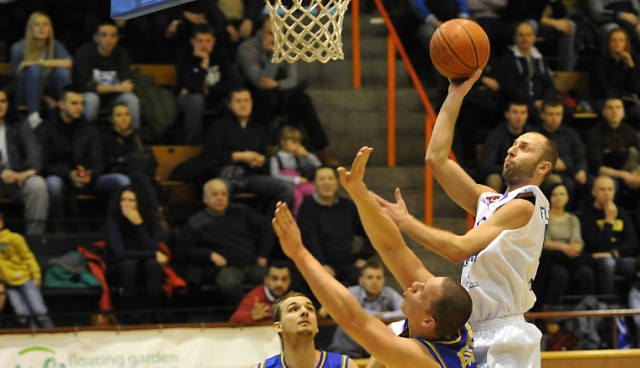 Koszykarze drużyny King Wilki Morskie Szczecin przegrali z AZS-em Polfarmex Kutno 93:95 w kolejnym meczu rozgrywek o mistrzostwo I ligi. Fot. Łukasz Szełemej [Radio Szczecin] Polfarmex lepszy od Wilków Morskich [ZDJĘCIA]