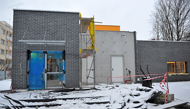 Dzieci z miejskiego żłobka przy ul. Niedziałkowskiego w centrum Szczecina wiosną przeniosą się do nowego budynku. Fot. Łukasz Szełemej [Radio Szczecin] Nowy budynek żłobka ma być gotowy na wiosnę [ZDJĘCIA]