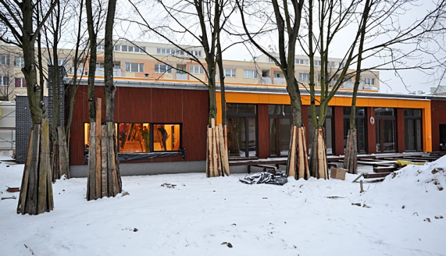 Dzieci z miejskiego żłobka przy ul. Niedziałkowskiego w centrum Szczecina wiosną przeniosą się do nowego budynku. Fot. Łukasz Szełemej [Radio Szczecin] Nowy budynek żłobka ma być gotowy na wiosnę [ZDJĘCIA]