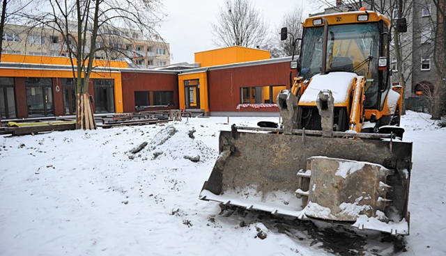 Dzieci z miejskiego żłobka przy ul. Niedziałkowskiego w centrum Szczecina wiosną przeniosą się do nowego budynku. Fot. Łukasz Szełemej [Radio Szczecin] Nowy budynek żłobka ma być gotowy na wiosnę [ZDJĘCIA]