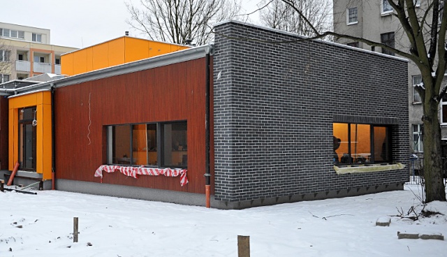 Dzieci z miejskiego żłobka przy ul. Niedziałkowskiego w centrum Szczecina wiosną przeniosą się do nowego budynku. Fot. Łukasz Szełemej [Radio Szczecin] Nowy budynek żłobka ma być gotowy na wiosnę [ZDJĘCIA]