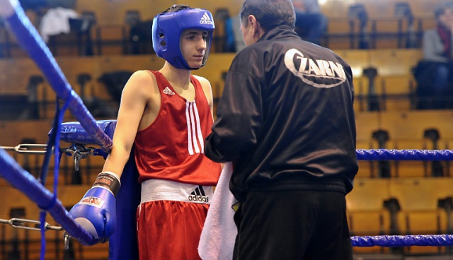 W hali Szczecińskiego Domu Sportu publiczność obejrzała ponad 50 walk we wszystkich kategoriach wagowych. Fot. Łukasz Szełemej [Radio Szczecin] To była gratka dla fanów boksu, walczyło ponad stu pięściarzy [ZDJĘCIA]