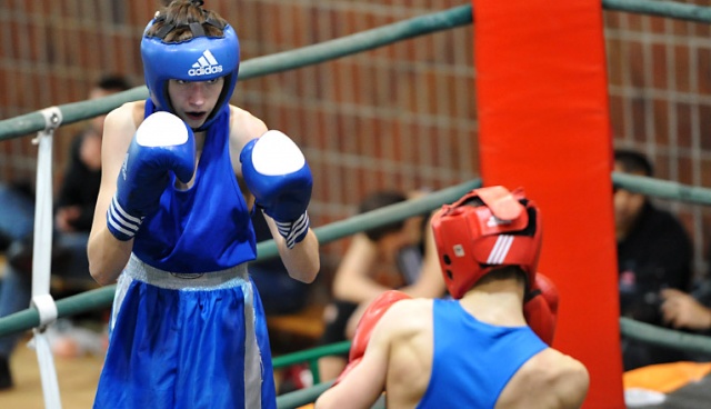 W hali Szczecińskiego Domu Sportu publiczność obejrzała ponad 50 walk we wszystkich kategoriach wagowych. Fot. Łukasz Szełemej [Radio Szczecin] To była gratka dla fanów boksu, walczyło ponad stu pięściarzy [ZDJĘCIA]