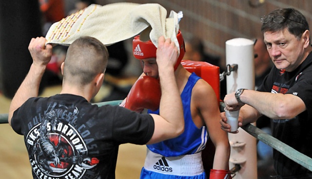 W hali Szczecińskiego Domu Sportu publiczność obejrzała ponad 50 walk we wszystkich kategoriach wagowych. Fot. Łukasz Szełemej [Radio Szczecin] To była gratka dla fanów boksu, walczyło ponad stu pięściarzy [ZDJĘCIA]