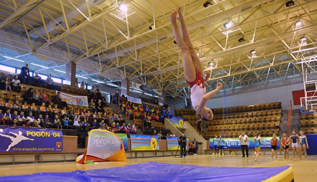 450 maluchów z 16 szczecińskich przedszkoli wzięło udział w szczecińskiej Przedszkoliadzie. Fot. Łukasz Szełemej [Radio Szczecin] Najważniejszy był start i zabawa. Przedszkolaki trenowały z zawodowymi sportowcami [ZDJĘCIA]