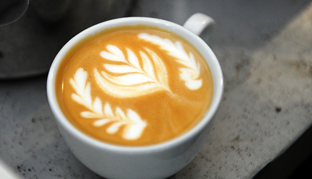 Fot. Łukasz Szełemej [Radio Szczecin] Malowali wzory mlekiem na kawie. W Szczecinie odbył się konkurs "Latte Art" [ZDJĘCIA, WIDEO]