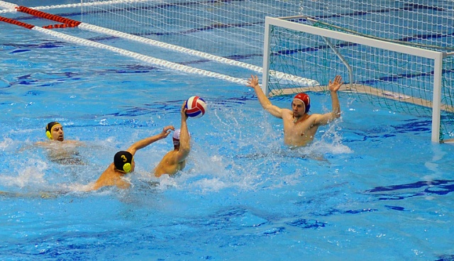 W popołudniowym spotkaniu gospodarze wygrali 11:10, a najskuteczniejszym zawodnikiem był Krystian Łukaszewicz, który zdobył trzy bramki. Fot. Łukasz Szełemej [Radio Szczecin] Arkonia wygrywa. Kolejny plener Migawki na meczu waterpolo [DUŻO ZDJĘĆ]