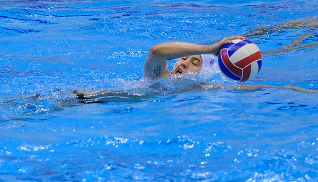 W popołudniowym spotkaniu gospodarze wygrali 11:10, a najskuteczniejszym zawodnikiem był Krystian Łukaszewicz, który zdobył trzy bramki. Fot. Łukasz Szełemej [Radio Szczecin] Arkonia wygrywa. Kolejny plener Migawki na meczu waterpolo [DUŻO ZDJĘĆ]