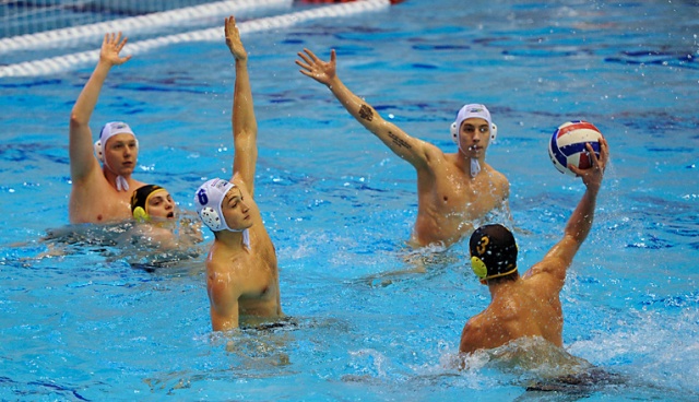 W popołudniowym spotkaniu gospodarze wygrali 11:10, a najskuteczniejszym zawodnikiem był Krystian Łukaszewicz, który zdobył trzy bramki. Fot. Łukasz Szełemej [Radio Szczecin] Arkonia wygrywa. Kolejny plener Migawki na meczu waterpolo [DUŻO ZDJĘĆ]