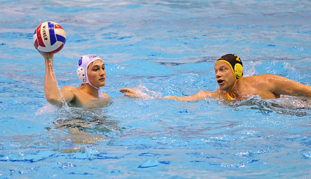 W popołudniowym spotkaniu gospodarze wygrali 11:10, a najskuteczniejszym zawodnikiem był Krystian Łukaszewicz, który zdobył trzy bramki. Fot. Łukasz Szełemej [Radio Szczecin] Arkonia wygrywa. Kolejny plener Migawki na meczu waterpolo [DUŻO ZDJĘĆ]