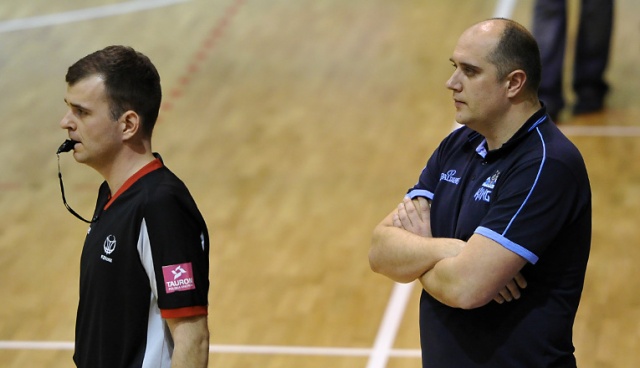 Derby Pomorza Zachodniego w I lidze dla koszykarzy Wilków Morskich, którzy we własnej hali pokonali Spójnię Stargard Szczeciński 68:54. Fot. Łukasz Szełemej [Radio Szczecin] Wilki lepsze od Spójni [ZDJĘCIA]