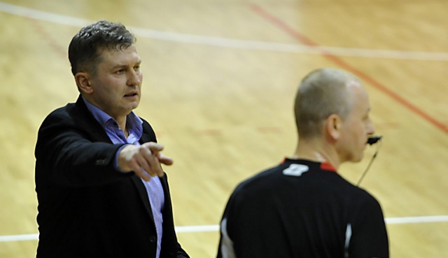 Derby Pomorza Zachodniego w I lidze dla koszykarzy Wilków Morskich, którzy we własnej hali pokonali Spójnię Stargard Szczeciński 68:54. Fot. Łukasz Szełemej [Radio Szczecin] Wilki lepsze od Spójni [ZDJĘCIA]