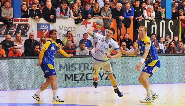 Piłkarze ręczni drużyny GAZ-SYSTEM Pogoń Szczecin przegrali z mistrzem Polski w kolejnym meczu Superligi. We wtorek szczecinianie ulegli ekipie Vive Targi Kielce 31:41. Fot. Łukasz Szełemej [Radio Szczecin] Pogoń uległa mistrzowi Polski [ZDJĘCIA]