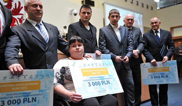 Fot. Łukasz Szełemej [Radio Szczecin] Marszałek docenił sukcesy sportowców. Najbardziej niepełnosprawnych [ZDJĘCIA]