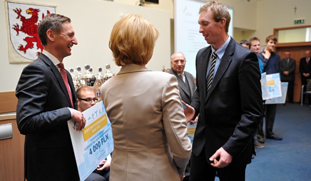 Fot. Łukasz Szełemej [Radio Szczecin] Marszałek docenił sukcesy sportowców. Najbardziej niepełnosprawnych [ZDJĘCIA]