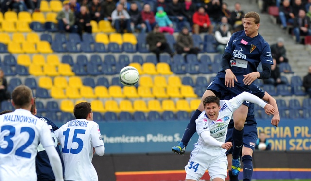 Pogoń Szczecin wygrała 3:1 z chorzowskim Ruchem w 27. kolejce piłkarskiej ekstraklasy i pozostaje jedynym zespołem w lidze bez porażki w tym roku. Fot. Łukasz Szełemej [Radio Szczecin] Filmowe gole Pogoni. Rewelacja wiosny bezradna w Szczecinie [RELACJA, WIDEO, ZDJĘCIA]