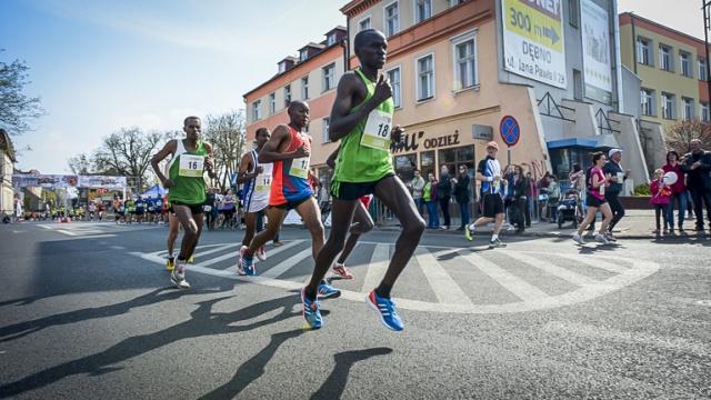 Fot. Jarosław Gaszyński [Radio Szczecin] Maraton w Dębnie. Jest nowy rekord i rekordowa liczba biegaczy [ZDJĘCIA, WIDEO]