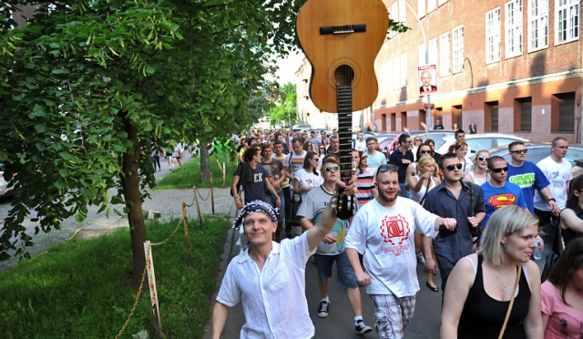 Studenci przejęli władzę nad miastem - Juwenalia w Szczecinie oficjalnie rozpoczęte. Fot. Łukasz Szełemej [Radio Szczecin] Szczecin należy do studentów. Ruszyły Juwenalia [ZDJĘCIA]