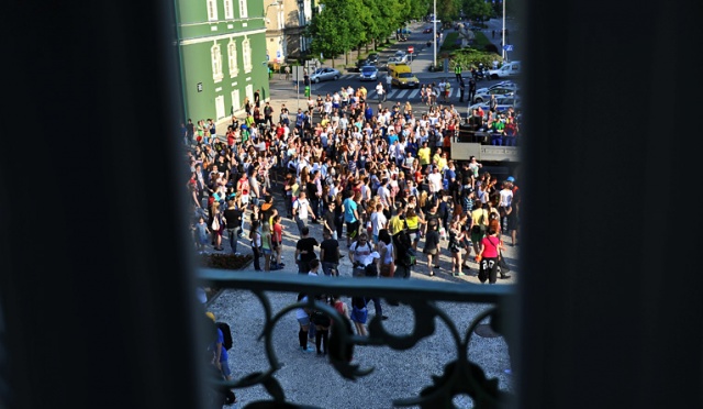 Studenci przejęli władzę nad miastem - Juwenalia w Szczecinie oficjalnie rozpoczęte. Fot. Łukasz Szełemej [Radio Szczecin] Szczecin należy do studentów. Ruszyły Juwenalia [ZDJĘCIA]