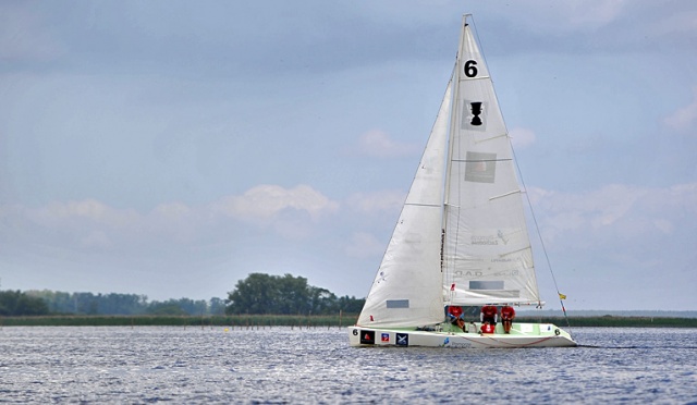 Światowa czołówka żeglarstwa startuje w zawodach Pucharu Świata w Szczecinie. Fot. Łukasz Szełemej [Radio Szczecin] Widowiskowa rywalizacja na światowym poziomie w Dąbiu [ZDJĘCIA]