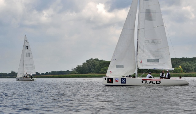 Światowa czołówka żeglarstwa startuje w zawodach Pucharu Świata w Szczecinie. Fot. Łukasz Szełemej [Radio Szczecin] Widowiskowa rywalizacja na światowym poziomie w Dąbiu [ZDJĘCIA]