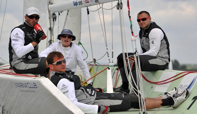 Światowa czołówka żeglarstwa startuje w zawodach Pucharu Świata w Szczecinie. Fot. Łukasz Szełemej [Radio Szczecin] Widowiskowa rywalizacja na światowym poziomie w Dąbiu [ZDJĘCIA]