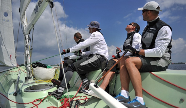 Światowa czołówka żeglarstwa startuje w zawodach Pucharu Świata w Szczecinie. Fot. Łukasz Szełemej [Radio Szczecin] Widowiskowa rywalizacja na światowym poziomie w Dąbiu [ZDJĘCIA]