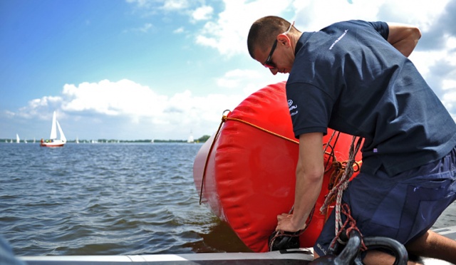 Światowa czołówka żeglarstwa startuje w zawodach Pucharu Świata w Szczecinie. Fot. Łukasz Szełemej [Radio Szczecin] Widowiskowa rywalizacja na światowym poziomie w Dąbiu [ZDJĘCIA]
