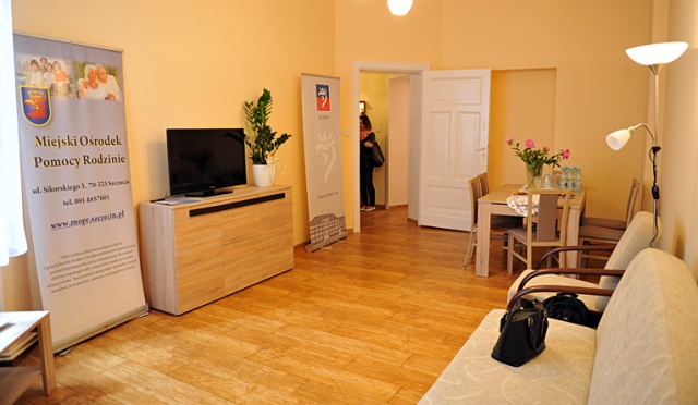 110 metrów kwadratowych powierzchni i cztery pokoje - tak wygląda pierwsze w Szczecinie mieszkanie chronione dla osób starszych. Fot. Łukasz Szełemej [Radio Szczecin] Pierwsze takie mieszkanie dla osób starszych w Szczecinie [ZDJĘCIA]