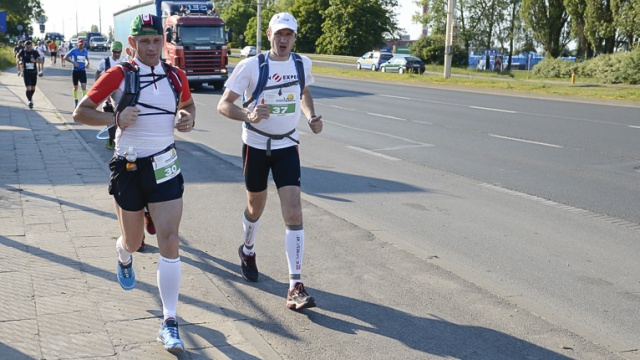 Ponad 200 zawodników bierze udział w III Ultramaratonie ze Szczecina do Kołobrzegu. Fot. Jarosław Gaszyński [Radio Szczecin] Ze Szczecina do Kołobrzegu biegiem [ZDJĘCIA]