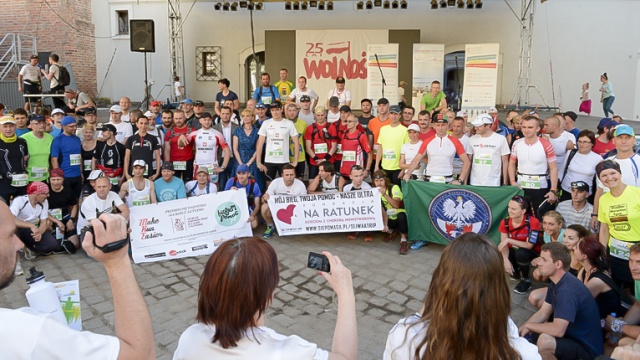 Ponad 200 zawodników bierze udział w III Ultramaratonie ze Szczecina do Kołobrzegu. Fot. Jarosław Gaszyński [Radio Szczecin] Ze Szczecina do Kołobrzegu biegiem [ZDJĘCIA]