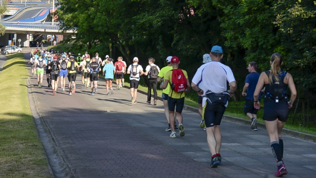 Ponad 200 zawodników bierze udział w III Ultramaratonie ze Szczecina do Kołobrzegu. Fot. Jarosław Gaszyński [Radio Szczecin] Ze Szczecina do Kołobrzegu biegiem [ZDJĘCIA]