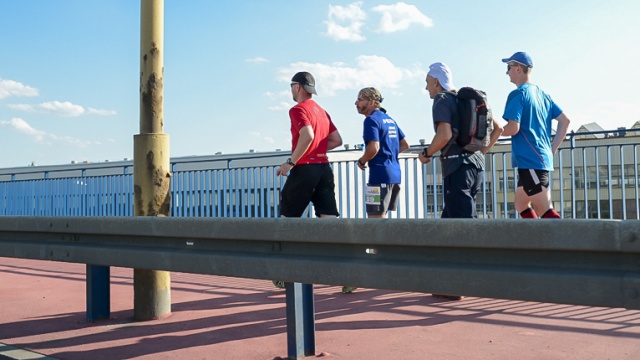 Ponad 200 zawodników bierze udział w III Ultramaratonie ze Szczecina do Kołobrzegu. Fot. Jarosław Gaszyński [Radio Szczecin] Ze Szczecina do Kołobrzegu biegiem [ZDJĘCIA]