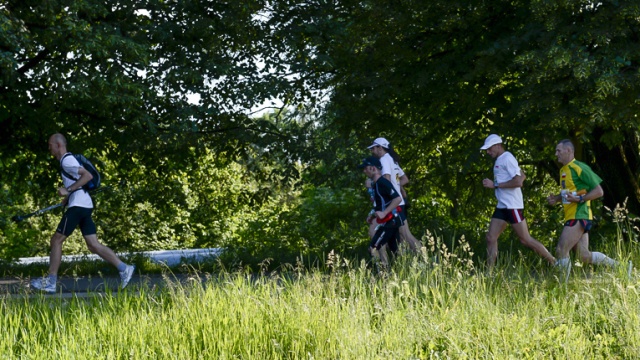 Ponad 200 zawodników bierze udział w III Ultramaratonie ze Szczecina do Kołobrzegu. Fot. Jarosław Gaszyński [Radio Szczecin] Ze Szczecina do Kołobrzegu biegiem [ZDJĘCIA]