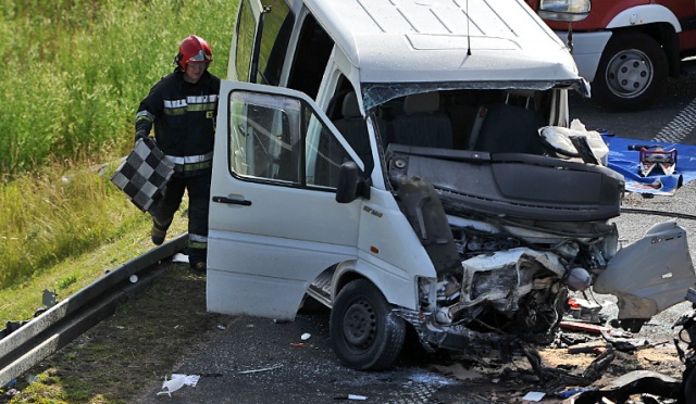 Tragiczny wypadek na krajowej "dziesiątce", na obwodnicy Kobylanki. Fot. Łukasz Szełemej [Radio Szczecin] Czołówka na krajowej "dziesiątce". Jedna osoba nie żyje [NOWE]