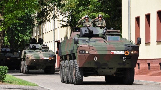 "Dwunastka" ćwiczy przed świętem Wojska Polskiego. Fot. Por. Błażej Łukaszewski/12 Dywizja Zmechanizowana w Szczecinie. Żołnierze przemaszerują przez Wały Chrobrego. Jana z Kolna będzie zamknięta [ZDJĘCIA]