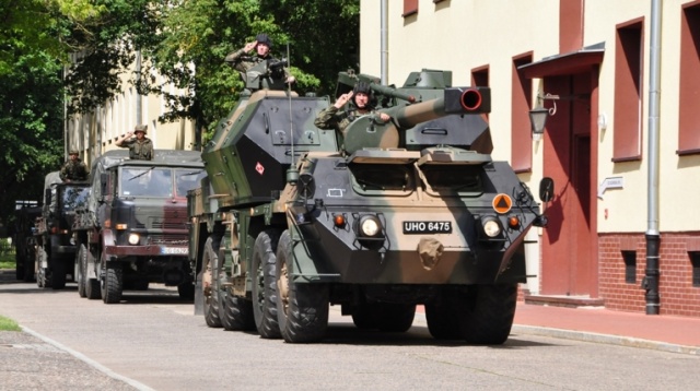"Dwunastka" ćwiczy przed świętem Wojska Polskiego. Fot. Por. Błażej Łukaszewski/12 Dywizja Zmechanizowana w Szczecinie. Żołnierze przemaszerują przez Wały Chrobrego. Jana z Kolna będzie zamknięta [ZDJĘCIA]