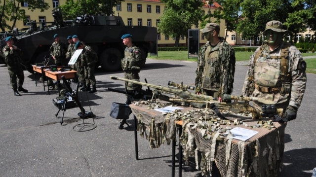 "Dwunastka" ćwiczy przed świętem Wojska Polskiego. Fot. Por. Błażej Łukaszewski/12 Dywizja Zmechanizowana w Szczecinie. Żołnierze przemaszerują przez Wały Chrobrego. Jana z Kolna będzie zamknięta [ZDJĘCIA]