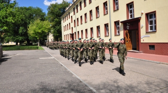 "Dwunastka" ćwiczy przed świętem Wojska Polskiego. Fot. Por. Błażej Łukaszewski/12 Dywizja Zmechanizowana w Szczecinie. Żołnierze przemaszerują przez Wały Chrobrego. Jana z Kolna będzie zamknięta [ZDJĘCIA]