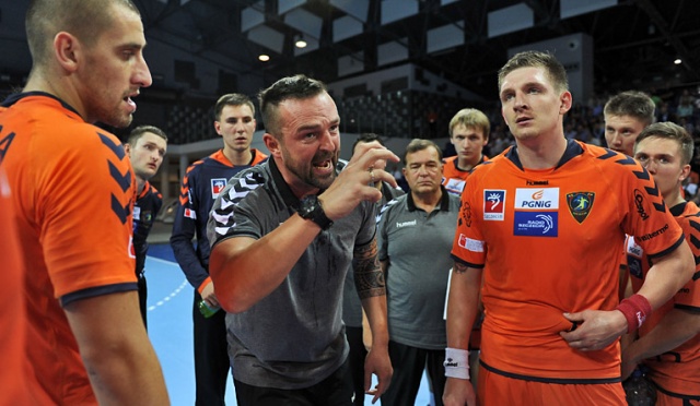 30:33 przegrali piłkarze ręczni ze Szczecina z mistrzem Polski Vive Tauron Kielce. Fot. Łukasz Szełemej [Radio Szczecin] GAZ-SYSTEM Pogoń przegrała. Mecz w hali Arena obejrzały tłumy kibiców [ZDJĘCIA]