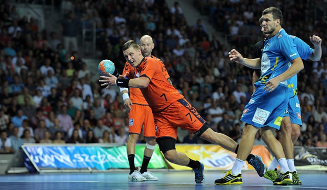 30:33 przegrali piłkarze ręczni ze Szczecina z mistrzem Polski Vive Tauron Kielce. Fot. Łukasz Szełemej [Radio Szczecin] GAZ-SYSTEM Pogoń przegrała. Mecz w hali Arena obejrzały tłumy kibiców [ZDJĘCIA]