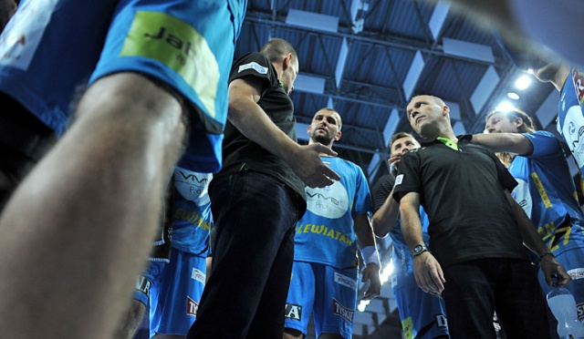 30:33 przegrali piłkarze ręczni ze Szczecina z mistrzem Polski Vive Tauron Kielce. Fot. Łukasz Szełemej [Radio Szczecin] GAZ-SYSTEM Pogoń przegrała. Mecz w hali Arena obejrzały tłumy kibiców [ZDJĘCIA]