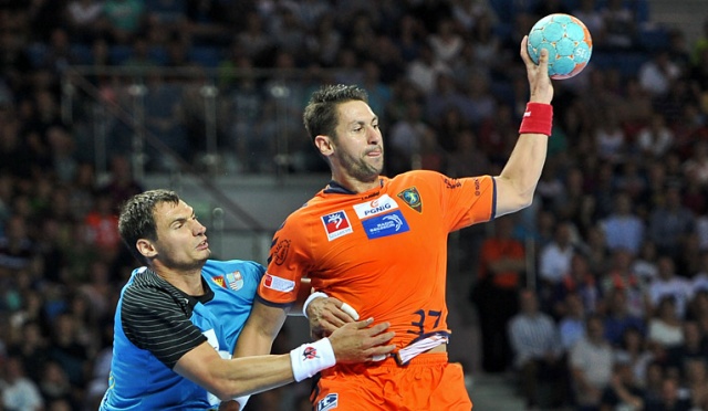 30:33 przegrali piłkarze ręczni ze Szczecina z mistrzem Polski Vive Tauron Kielce. Fot. Łukasz Szełemej [Radio Szczecin] GAZ-SYSTEM Pogoń przegrała. Mecz w hali Arena obejrzały tłumy kibiców [ZDJĘCIA]