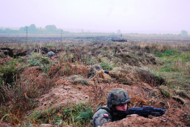 Ostre strzelanie prowadzą oddziały Błękitnej Brygady na poligonie w Orzyszu. Fot. kpt. Janusz Błaszczak 12BZ Ostre strzelanie prowadzą oddziały Błękitnej Brygady na poligonie w Orzyszu [ZDJĘCIA]