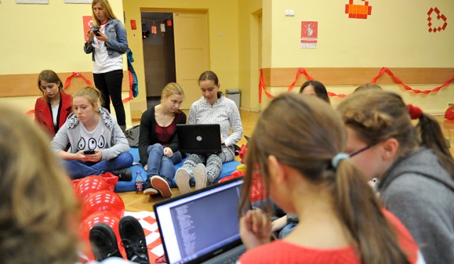 Fot. Łukasz Szełemej [Radio Szczecin] Dziewczęta uczyły się programować. Bo w branży informatycznej dominują mężczyźni [ZDJĘCIA]
