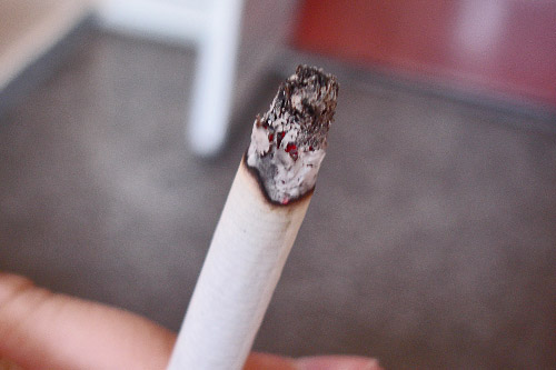 Spadła liczba palaczy w Polsce - pisze Dziennika Gazeta Prawna. Od 1995 roku z 12,5 do 8,5 miliona osób.